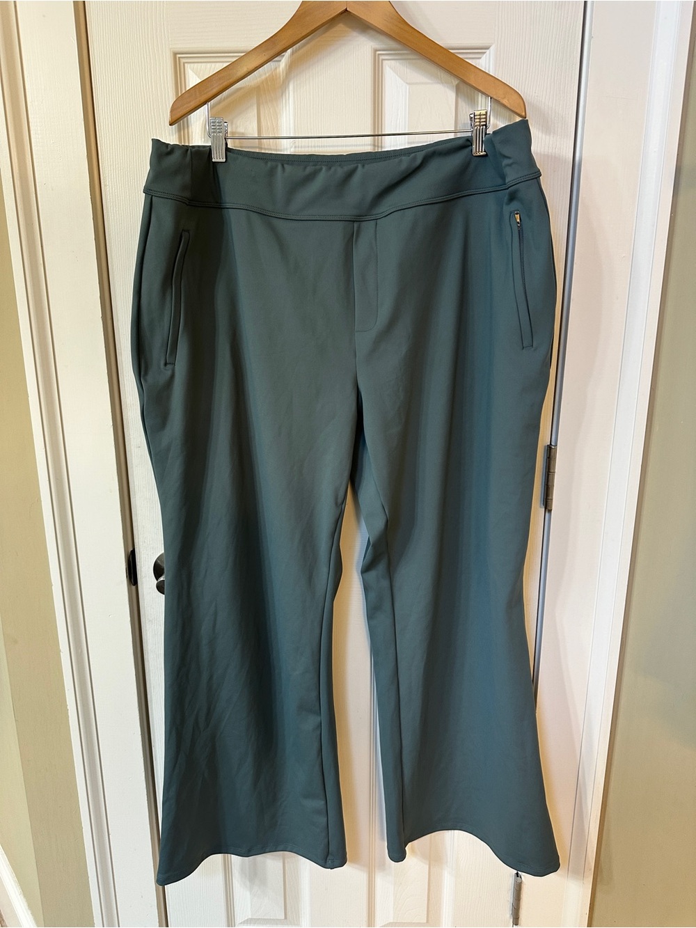 Halara DayStretch High Waisted Pocket Flare Yoga Plus Size Leggings Size 2X NWT